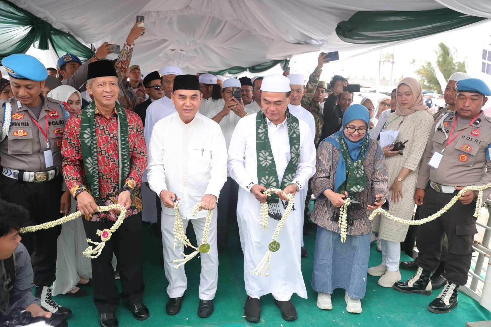 Pemkab Tanah Bumbu dan Borneo Indobara Resmikan Masjid Ziyadatul Abrar